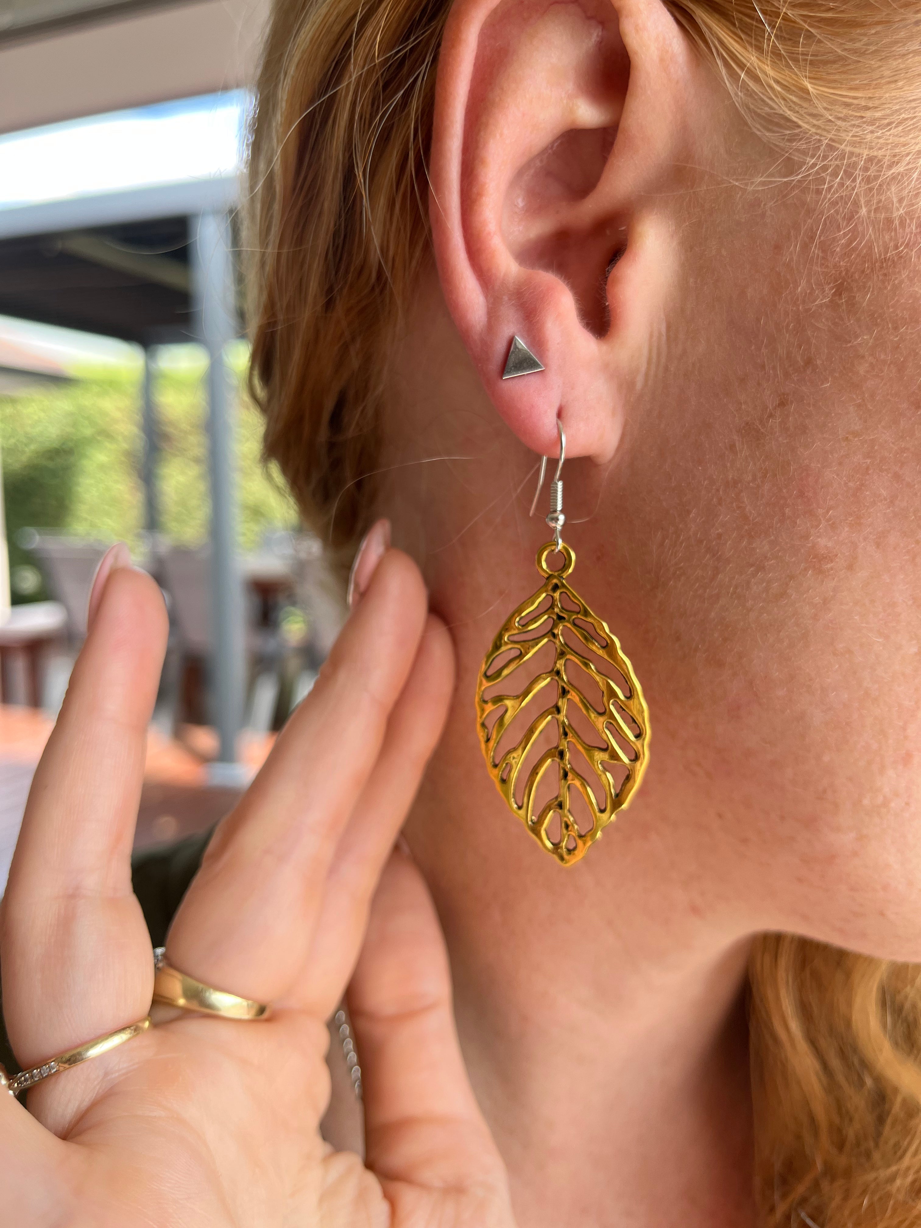 Gold hot sale leaf earrings