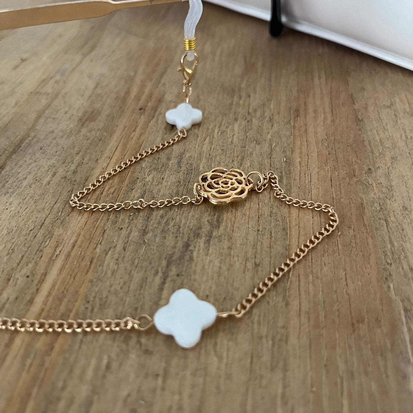 GOLD ROSE GLASSES CHAIN