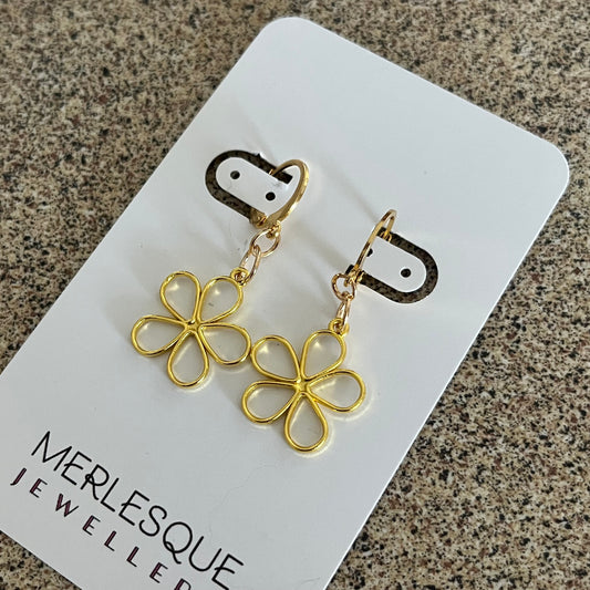 Gold daisy earrings 