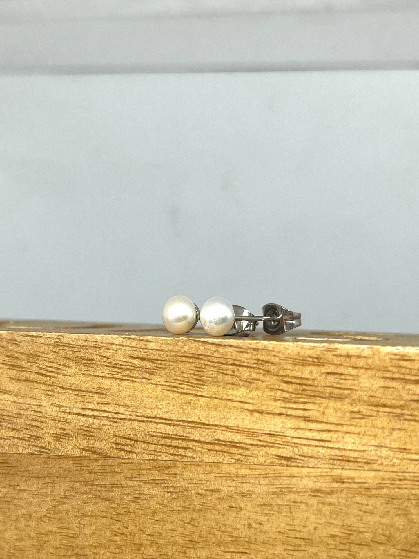 PEARL STUDS